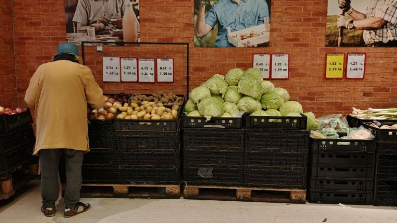 Цените от лев към евро станаха едно към едно, масово хранителният сектор е в картел